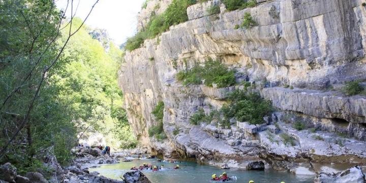 Quelle différence entre la rando aquatique et le canyoning?